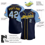 Maglia da baseball personalizzata leggera, autentica, con maniche raglan, blu-gialla, blu navy Maglia da baseball personalizzata leggera, autentica, con maniche raglan, blu-gialla, blu navy