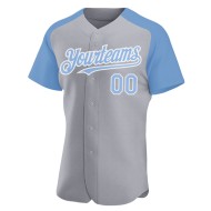 Maglia da baseball personalizzata autentica grigia con maniche raglan, blu-bianca, leggera Maglia da baseball personalizzata autentica grigia con maniche raglan, blu-bianca, leggera